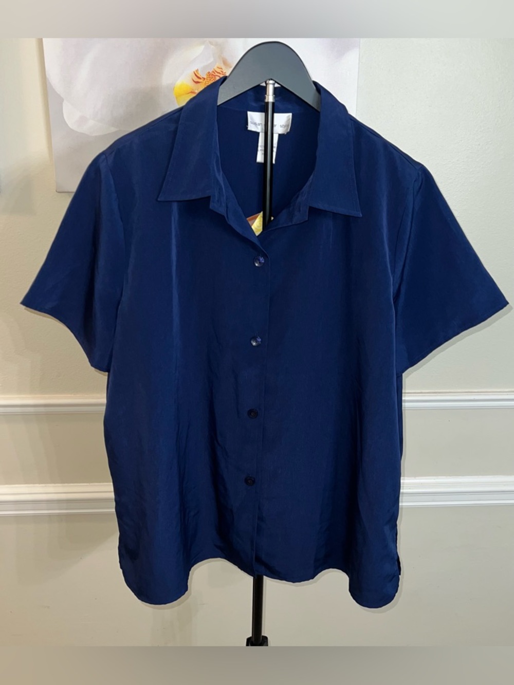 NWT: Susan Graver Navy Short Sleeve Padded Shoulder Button-Down Blouse! Size 1X.